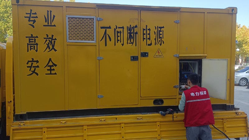 应县柴油发电机组和UPS电源配合使用时，如何避免切换过程中的电力中断？